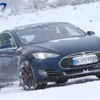 tesla dans la neige