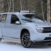 Dacia duster électrique sous la neige