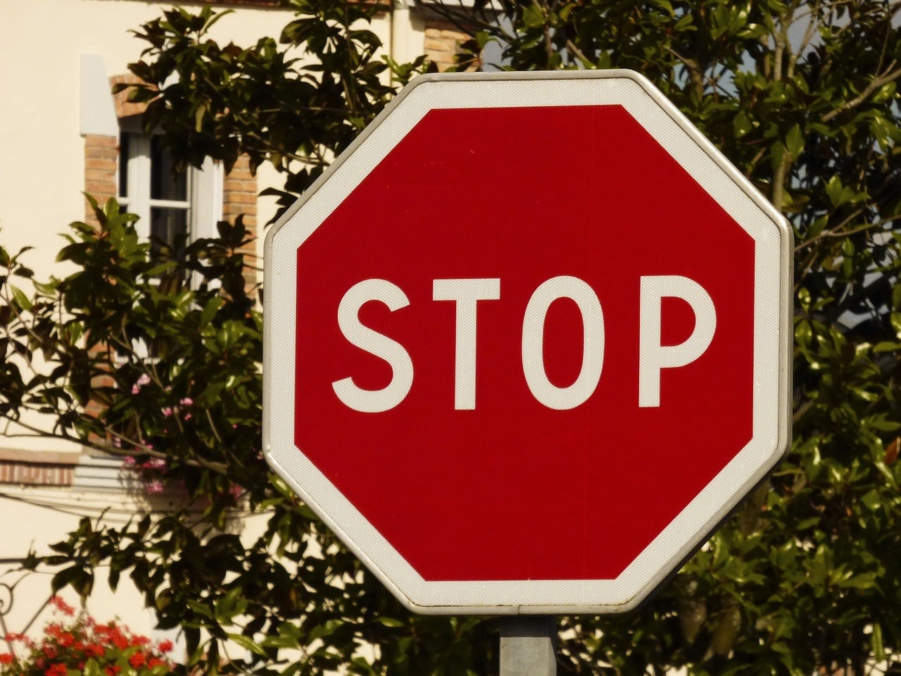 panneau-stop-securite-routiere