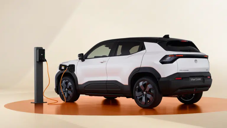 1-toyota-urban-cruiser-suv-electrique