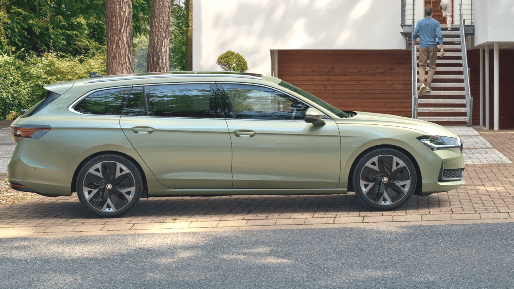 2-skoda-superb-combi-hybrid