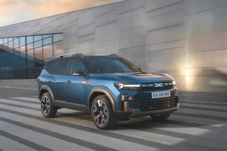1-dacia-hybrid-4x4-2026