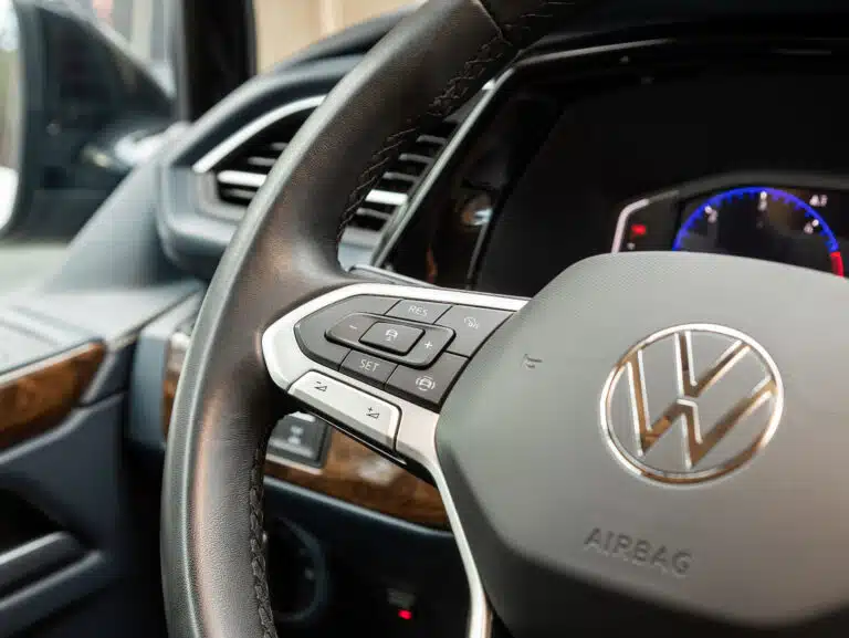 1-retour-aux-commandes-physiques-volkswagen-revoit-sa-strategie-tactile