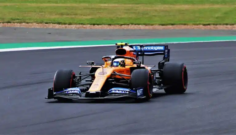 1-mclaren-sort-de-la-formule-e-une-strategie-audacieuse