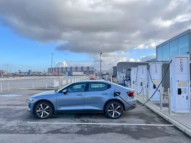1-ionity-revolutionne-la-recharge-avec-des-stations-de-600-kw-en-europe