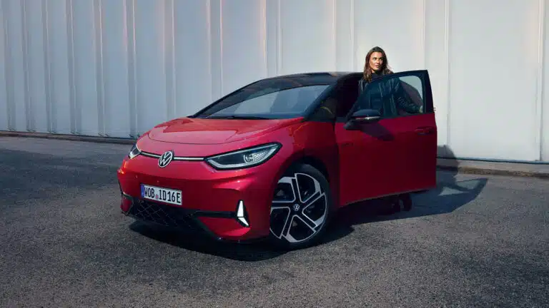 1-la-volkswagen-id-3-s-apprete-a-revetir-une-nouvelle-peau