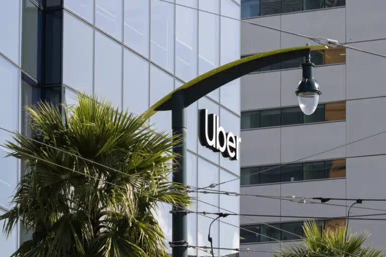 1-une-revolution-en-marche-uber-mise-sur-le-vehicule-autonome-avec-may-mobility
