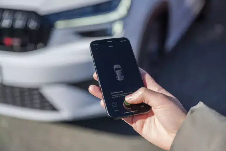 1-stationnement-revolutionnaire-controlez-votre-skoda-a-distance-avec-une-application-mobile