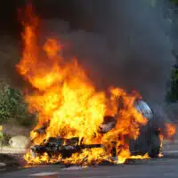 1-incendie-de-voiture-lors-demeutes-etes-vous-bien-assure
