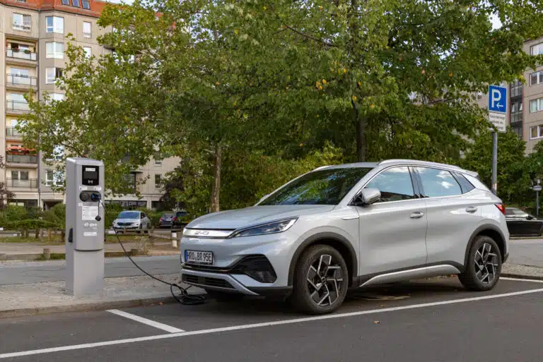 1-la-revolution-de-la-recharge-electrique-en-5-minutes-par-byd