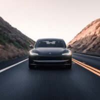 1-cest-les-soldes-chez-tesla-la-model-3-saffiche-a-prix-casse