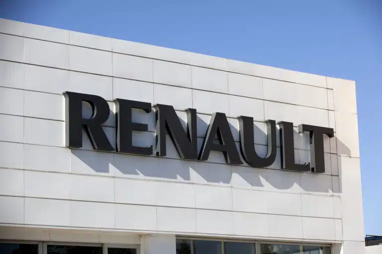 1-renault-dans-la-tourmente-du-dieselgate-une-tromperie-aggravee-presumee-secoue-lindustrie-automobile