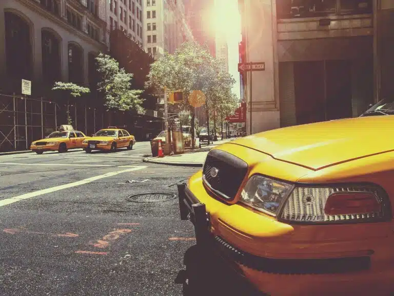 1-batterie-tesla-un-taxi-prouve-lincroyable-longevite-apres-700-000-km