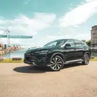 1-byd-accelere-la-cadence-en-europe-cap-sur-lhybride-la-recharge-ultra-rapide-et-les-nouvelles-ambitions