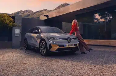 1-renault-megane-e-tech-le-restylage-sportif-se-confirme-pour-2026