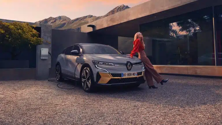 1-renault-megane-e-tech-le-restylage-sportif-se-confirme-pour-2026