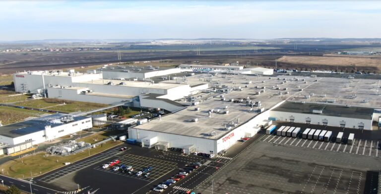 1-toyota-franchit-un-cap-la-production-de-voitures-electriques-arrive-en-republique-tcheque