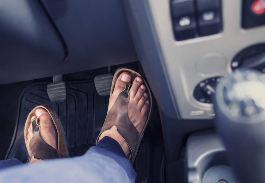 2-conduite-ce-qui-est-autorise-et-ce-qui-ne-lest-pas-au-volant