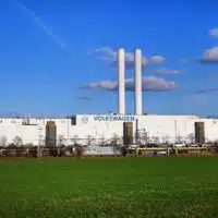 1-volkswagen-met-a-larret-ses-usines-de-voitures-electriques