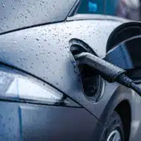 1-est-il-possible-de-recharger-sa-voiture-electrique-sous-la-pluie