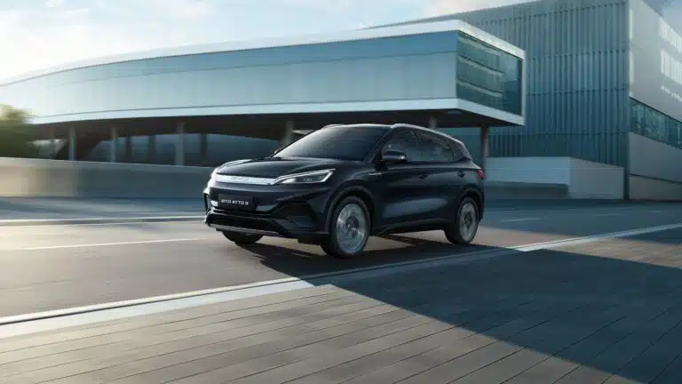 1-latto-3-de-byd-une-vague-dinnovations-pour-cette-star-du-suv-electrique