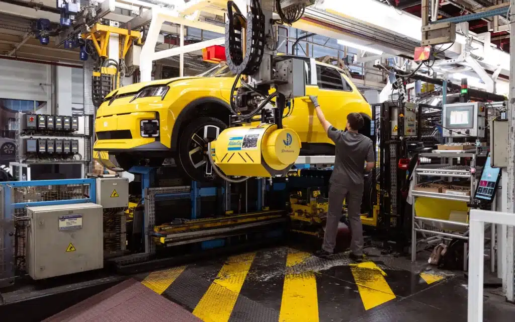 2-renault-ampere-veut-reduire-de-40-les-couts-des-voitures-electriques-dici-2028