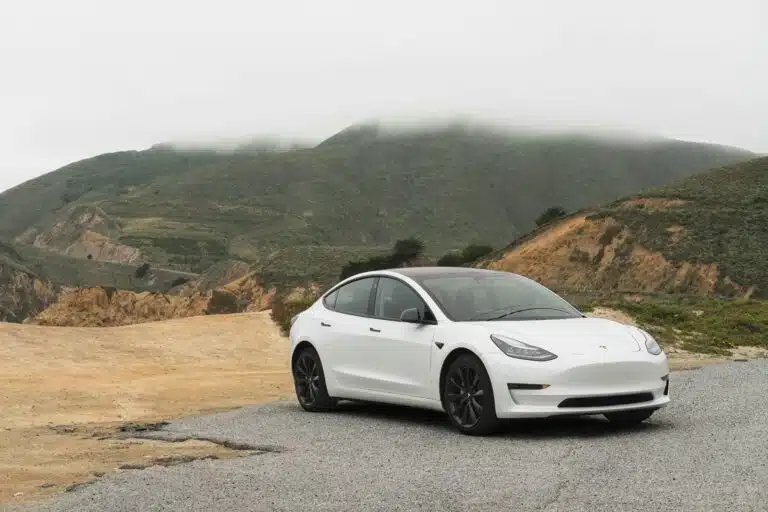 1-tesla-casse-les-prix-en-europe-avec-des-model-3-et-model-y-plus-accessibles
