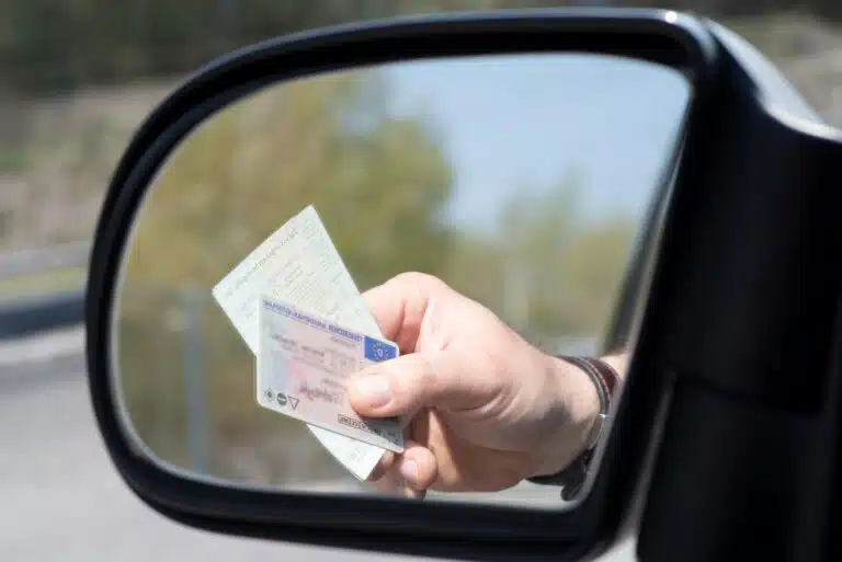 1-les-documents-obligatoires-a-avoir-dans-sa-voiture