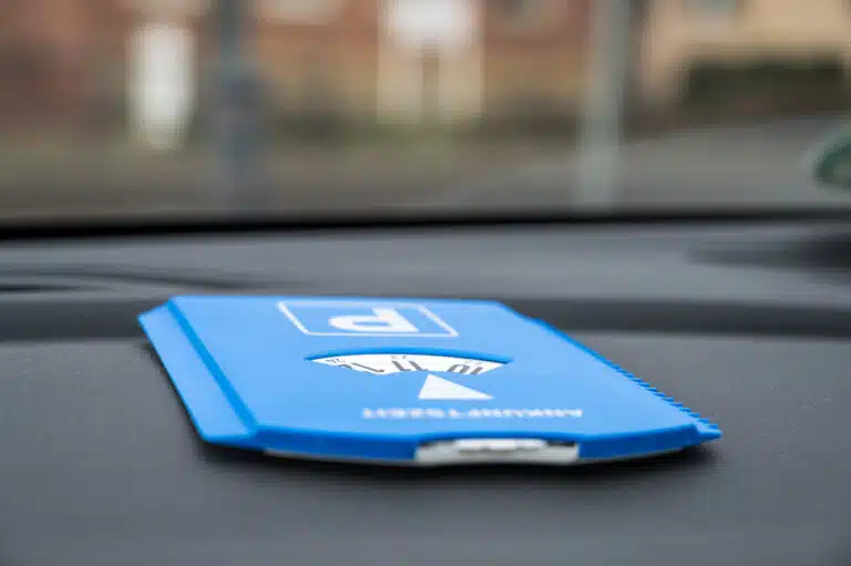 1-disque-de-stationnement-a-quoi-sert-il-et-comment-bien-lutiliser
