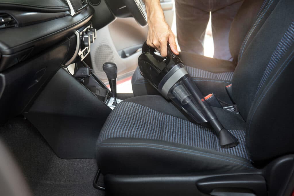 2-les-accessoires-indispensables-pour-entretenir-votre-voiture-au-quotidien