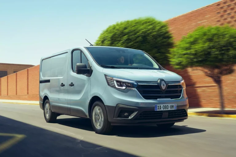 1-le-nouveau-renault-trafic-van-e-tech-une-revolution-electrique-au-salon-solutrans