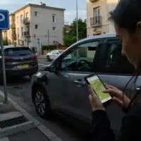 1-stationner-sa-voiture-electrique-en-ville-les-bons-reflexes-a-adopter