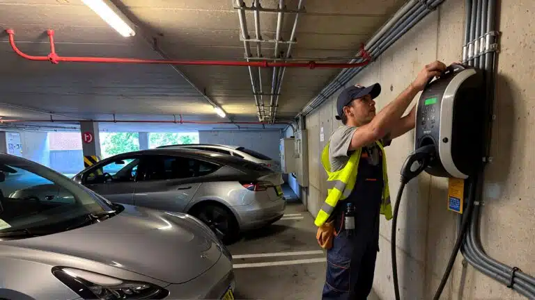 1-installer-une-borne-de-recharge-en-appartement-obstacles-solutions-et-couts-reels