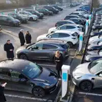 1-bornes-de-recharge-publiques-comment-eviter-les-files-dattente-pendant-les-fetes