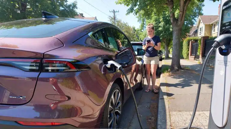 1-comment-preserver-lautonomie-de-votre-voiture-electrique-en-ete