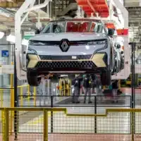 1-renault-et-ford-unissent-leurs-forces-pour-lelectrique-en-france