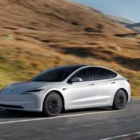 1-tesla-model-3-standard-lelectrique-accessible-sans-compromis-sur-lessentiel