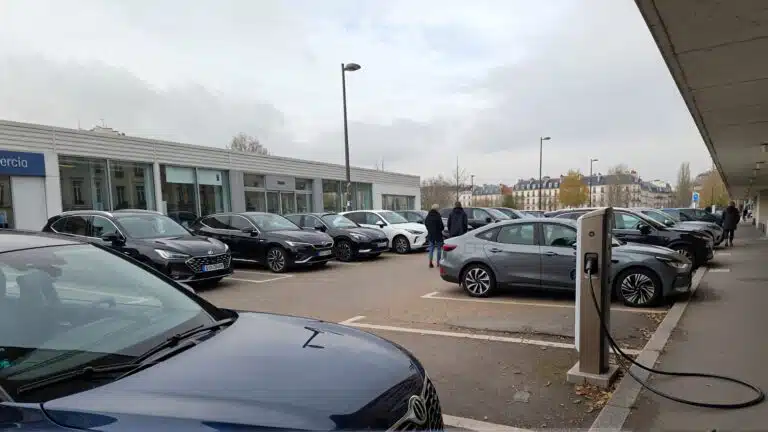 1-le-marche-automobile-francais-stagne-malgre-le-souffle-des-electriques