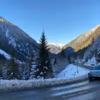 1-comment-adapter-sa-conduite-en-montagne-avec-une-voiture-electrique