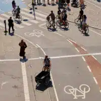 1-scooter-electrique-ou-velo-cargo-quelle-solution-est-la-plus-adaptee-en-ville