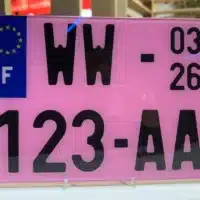 1-plaques-dimmatriculation-roses-ce-qui-change-depuis-le-1er-janvier-2026
