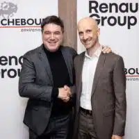 Représentants de Renault Group et de Derichebourg environnement lors de la signature d’un partenariat sur le recyclage des véhicules hors d’usage