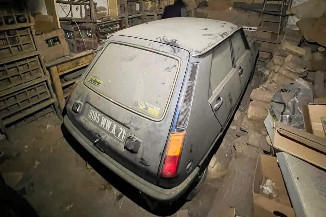 Une Renault 5 des années 80 pratiquement neuve a été découverte dans un garage