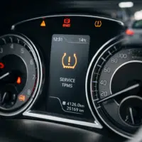 voyant pression des pneus allumé sur tableau de bord voiture