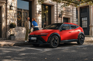 Crossover électrique compact en circulation en ville