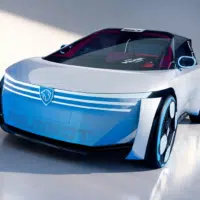 Citadine électrique compacte futuriste préfigurant la future Peugeot 208