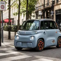 Quadricycle électrique urbain type Citroën Ami en circulation