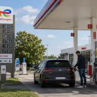 Station-service avec plein de carburant, plafonnement des prix TotalEnergies