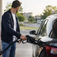 Automobiliste à la pompe, prime grands rouleurs de 100 euros