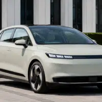 Renault Megane E-Tech électrique restylée 2026 de trois quarts avant